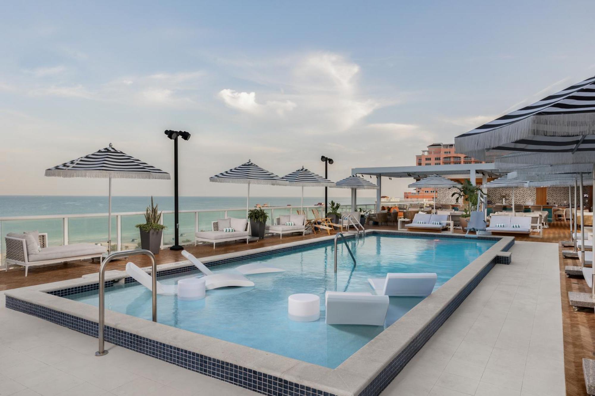 The Hiatus Clearwater Beach, Curio Collection By Hilton Экстерьер фото